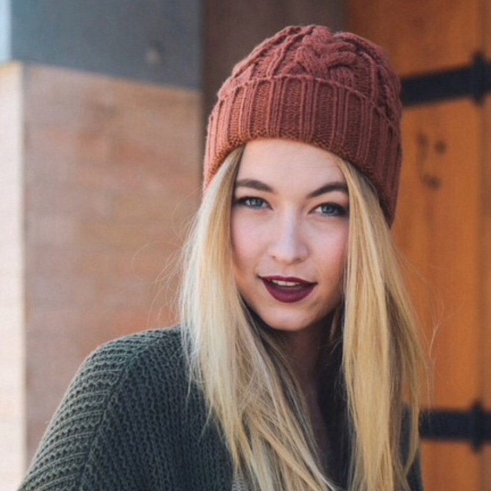 🔸1 LEFT🔸Rust Braid Knit Beanie